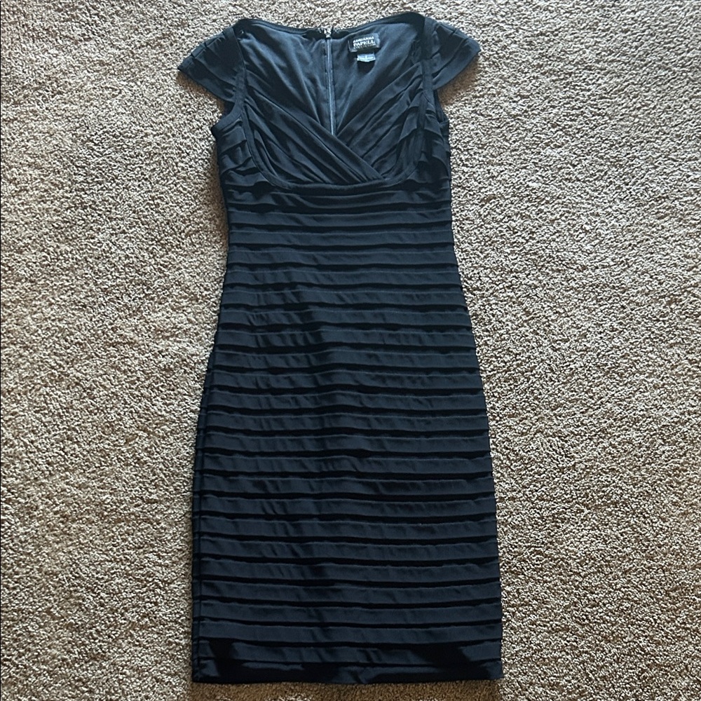 Adrianna Papell Black Cap-Sleeve Ruched Midi Dress